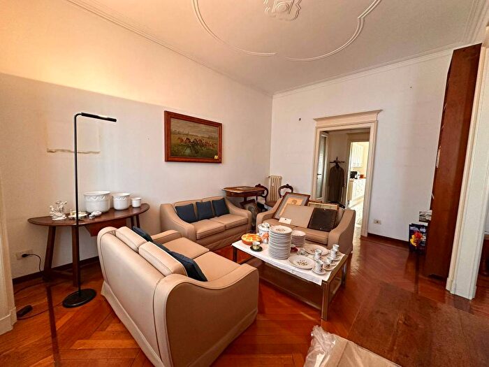 Appartamento quadrilocale in affitto in Viale Regina Giovanna, Porta Venezia, Milano