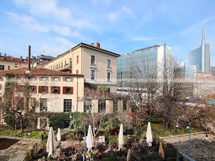 Appartamento trilocale in affitto in Via Solferino, Moscova, Milano