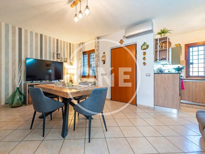 Casa con 5 locali in vendita in Via SantAngelo di Brolo, Roma