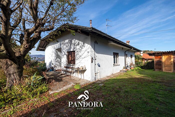 Casa con 5 locali in vendita in Via Moviso, Taino