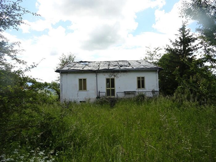 Casa con 8 locali in vendita in Via Sarsinate, Novafeltria