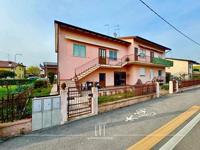 Appartamento quadrilocale in vendita in Via Leopardi, Eraclea