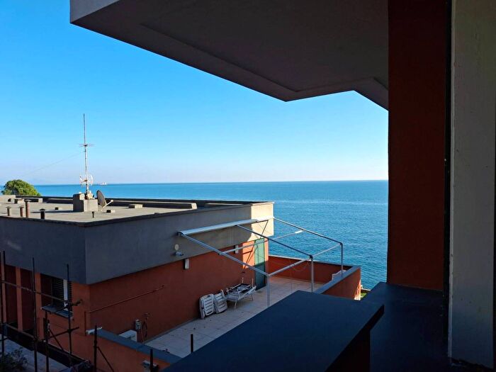 Appartamento con 6 locali in affitto in Piazza degli Ulivi, Pineta, Arenzano