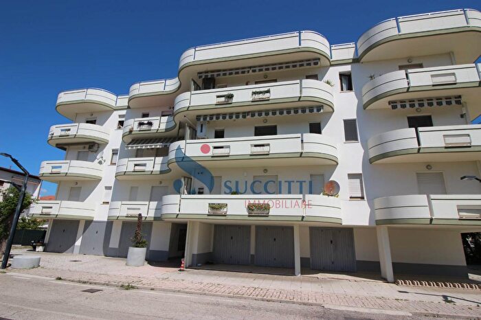 Appartamento con 5 locali in vendita in Via Castellano, Martinsicuro