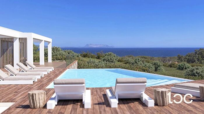 Casa con 6 locali in vendita in Budoni