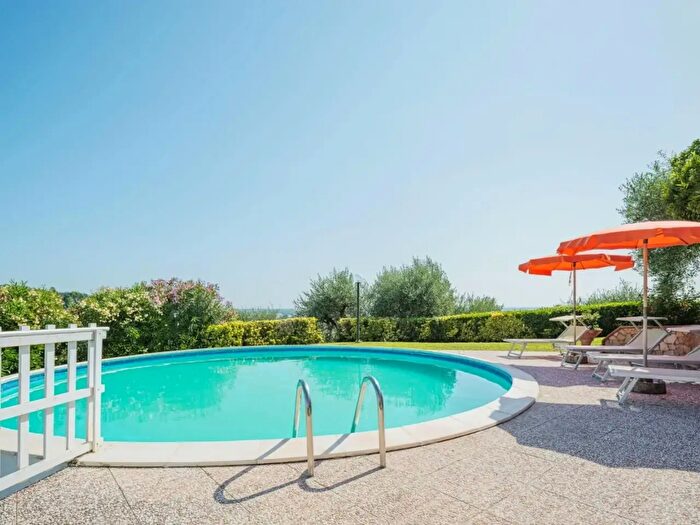 Casa con 13 locali in vendita in Milia Nord, Massarosa