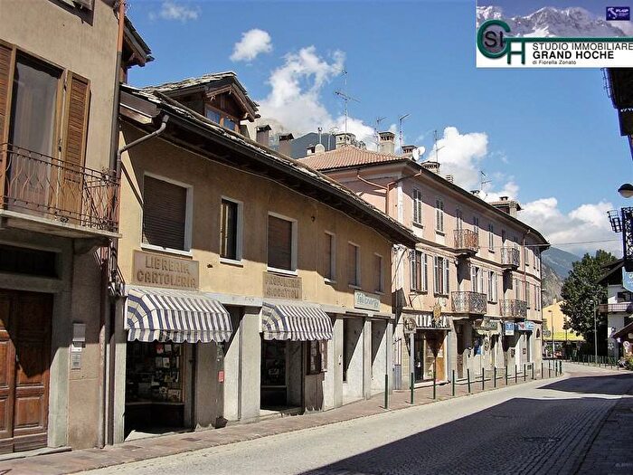 Appartamento bilocale in affitto in Via Monginevro, Centro, Oulx