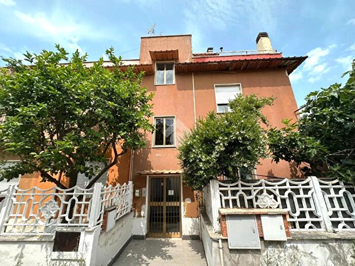 Appartamento quadrilocale in vendita in Via Punta Salina, Roma