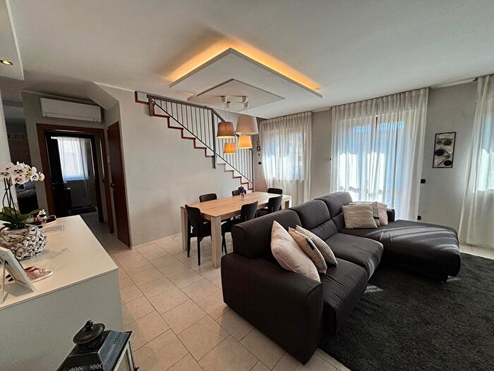 Appartamento quadrilocale in vendita in Via Giorgio Morandi, Caldiero