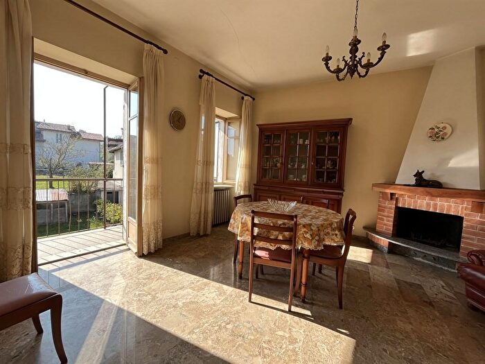 Casa quadrilocale in vendita in Lesegno