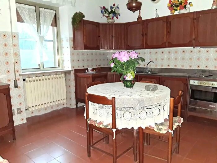 Casa con 7 locali in vendita in Lucca