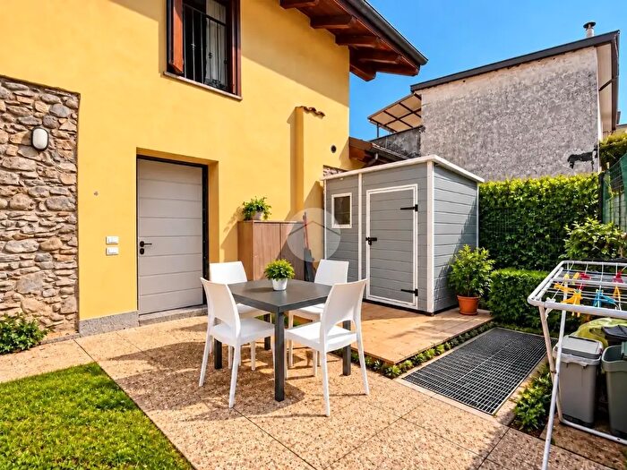 Appartamento trilocale in vendita in Via Galignani, Palazzolo Sull'Oglio