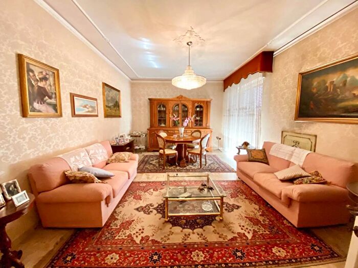 Appartamento con 5 locali in vendita in Indirizzo Via Cupramontana, Ancona