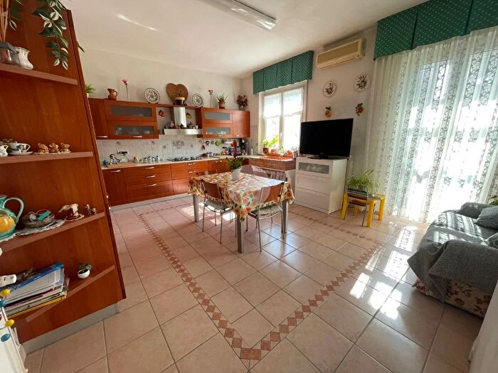 Appartamento con 5 locali in vendita in Via Gioacchino Rossini, Valenza