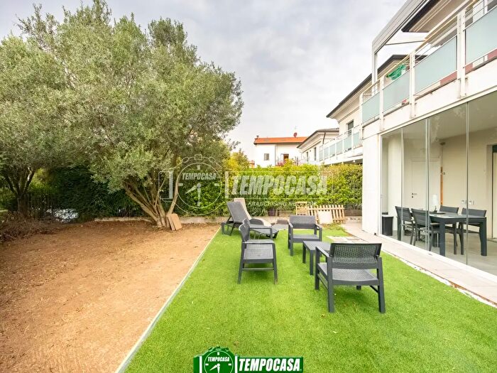 Appartamento quadrilocale in vendita in Via Alberto da Giussano, Capriate San Gervasio