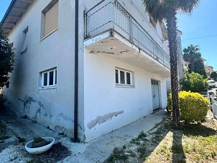Casa quadrilocale in vendita in Osimo
