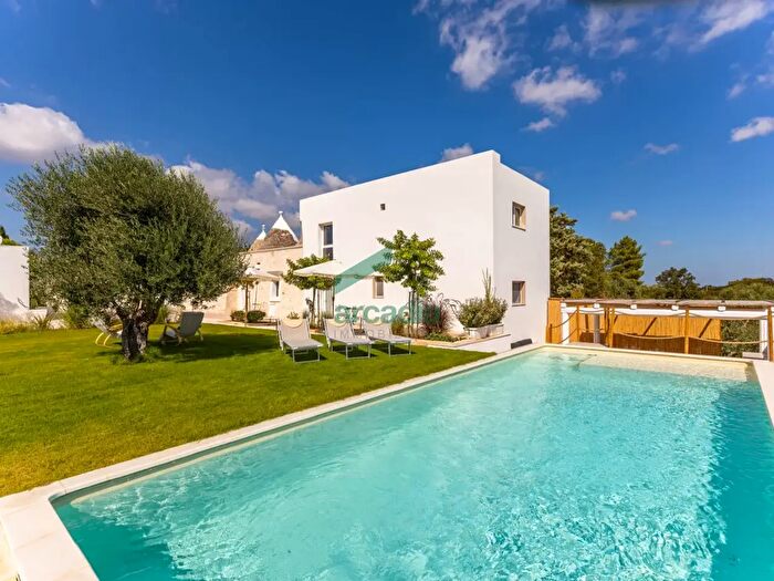 Casa con 12 locali in vendita in Contrada Pozzomasiello Nunzio, Locorotondo