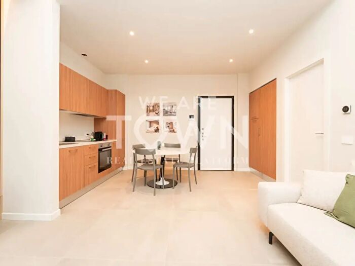 Appartamento trilocale in vendita in Via Fortezza, Milano