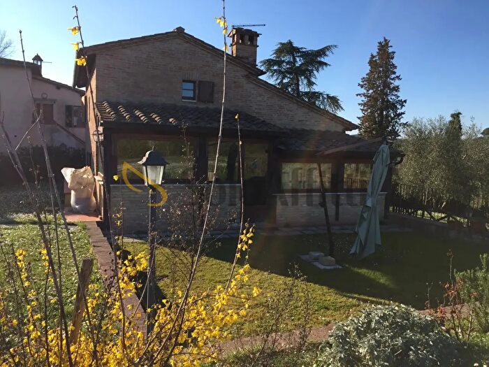 Casa quadrilocale in affitto in Strada Piaggiano, Siena