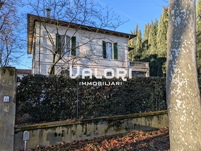 Casa con 8 locali in vendita in Viale Stradone, Faenza