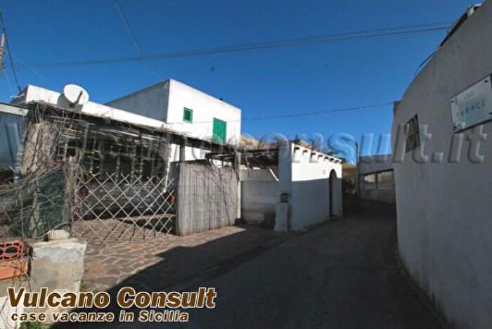 Appartamento bilocale in vendita in Strada Provinciale, Lipari