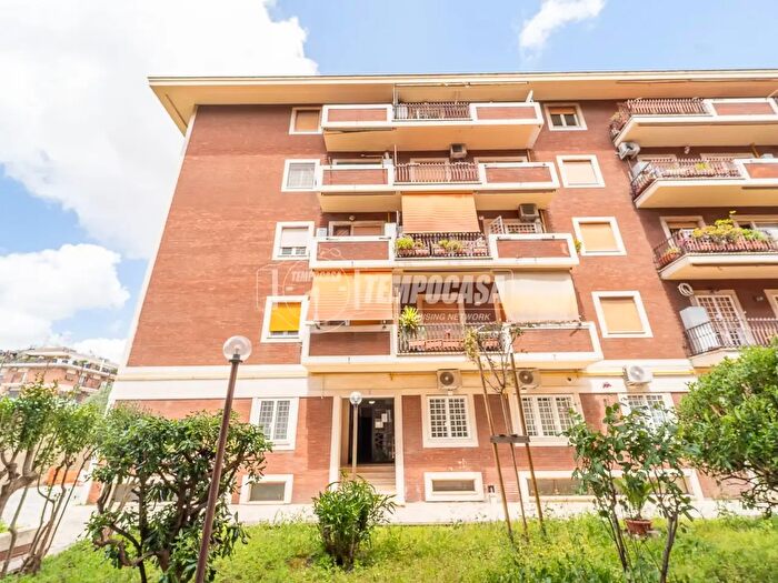 Appartamento quadrilocale in vendita in Via Beniamino Costantini, Roma