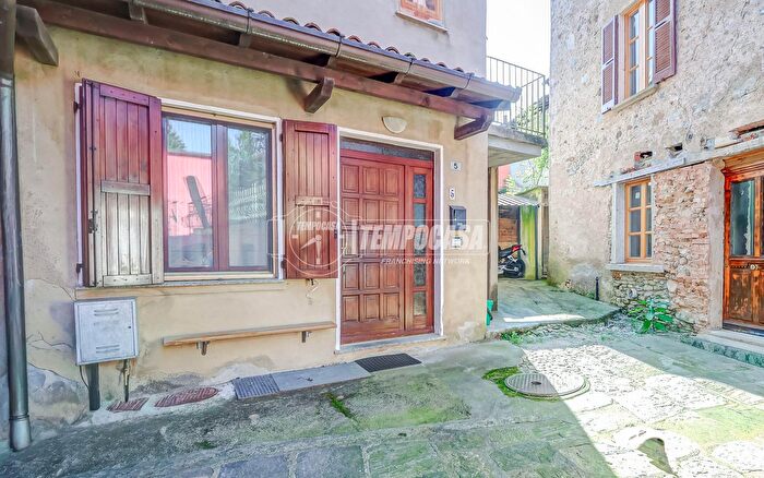 Appartamento bilocale in vendita in Via Luigi Renato Provini, Cremenaga