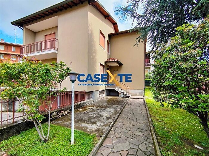 Casa con 8 locali in vendita in Via Ponteranica, Bergamo