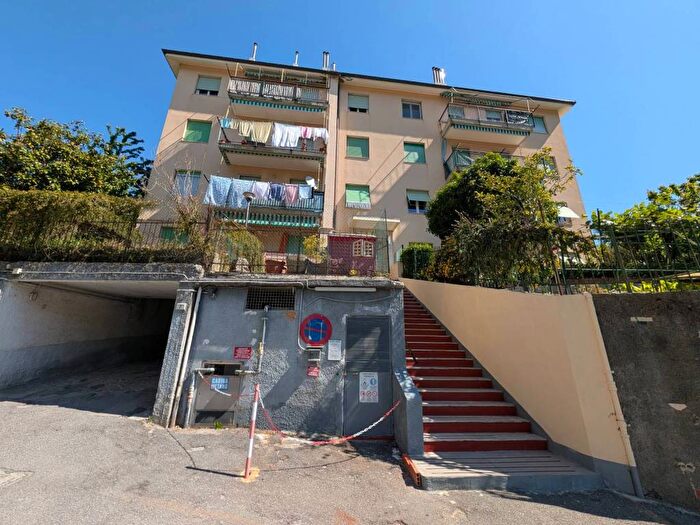 Appartamento con 6 locali in affitto in Viale dei Cipressi, Struppa, Genova