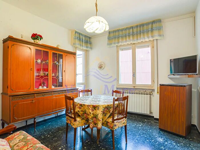 Appartamento trilocale in vendita in Via Giuseppe Saredo, Savona