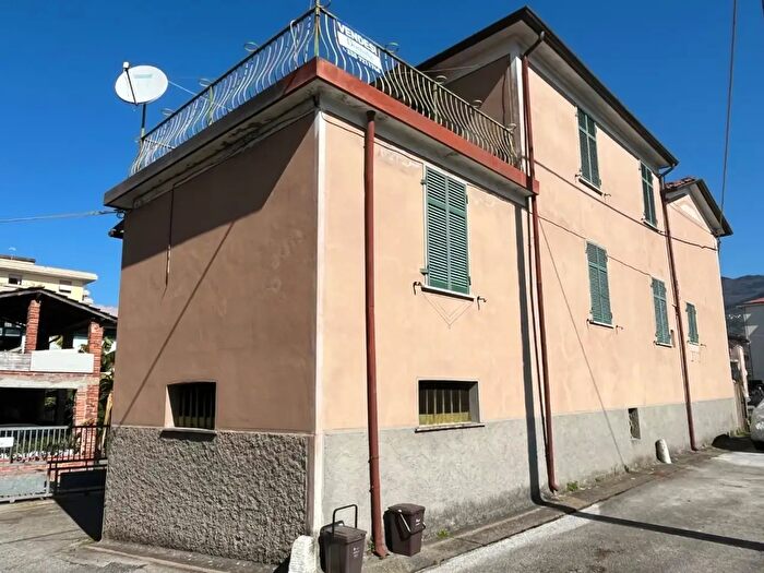Casa con 5 locali in vendita in Ei Saraceni, Massa