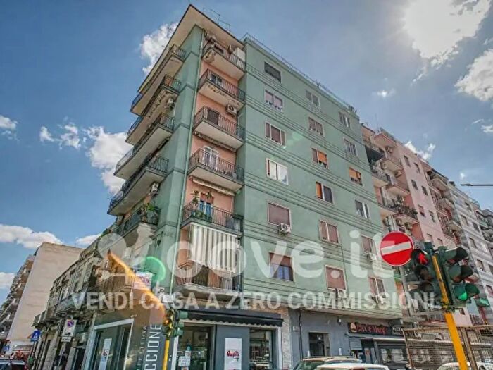 Appartamento quadrilocale in vendita in Viale Magna Grecia, Taranto