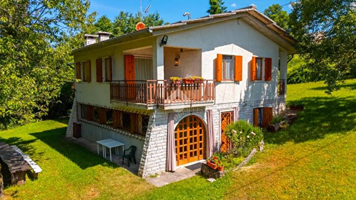 Casa con 9 locali in vendita in Contrada Chiomati, Erbezzo