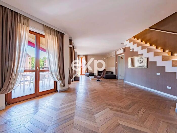 Appartamento con 5 locali in vendita in Milano