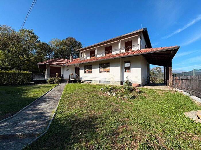 Casa con 8 locali in vendita in Fraz Chiagnotti, Forno Canavese