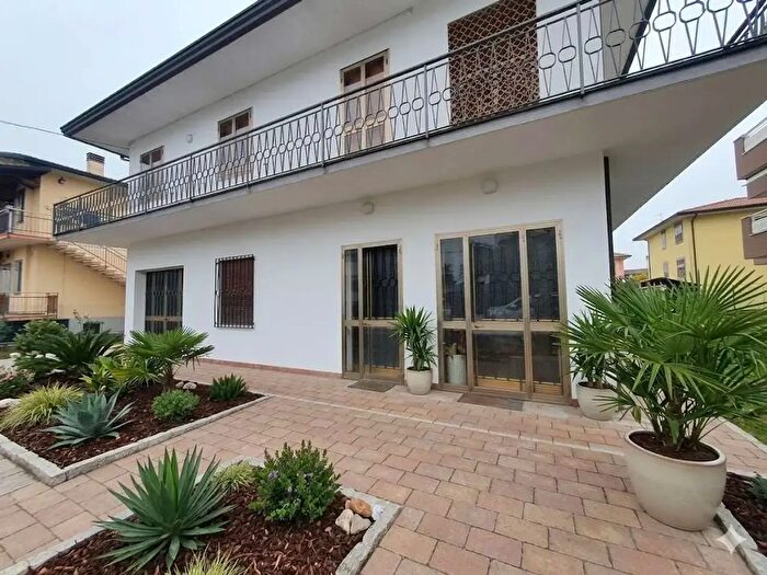 Casa con 7 locali in vendita in Albignasego