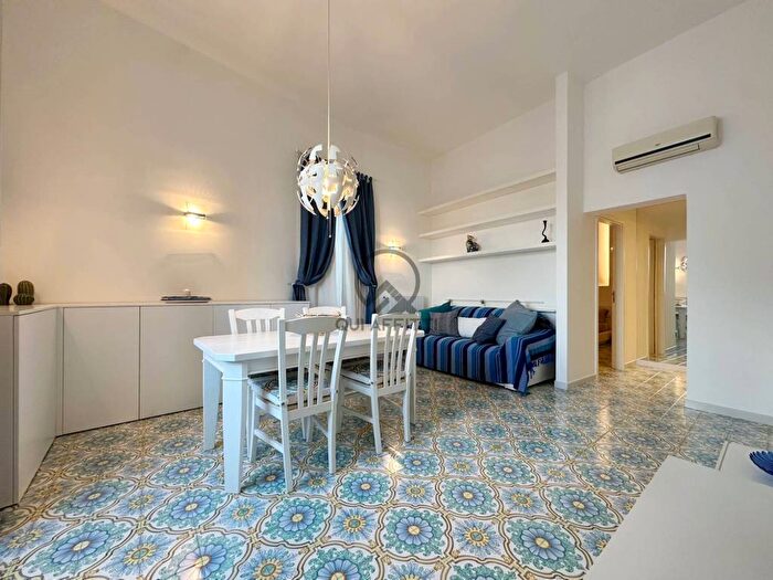 Appartamento trilocale in affitto in Via Supportico la Conca, Trani