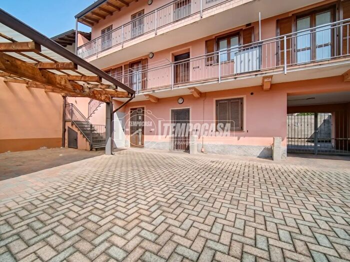 Appartamento bilocale in vendita in Via Quara, Pombia