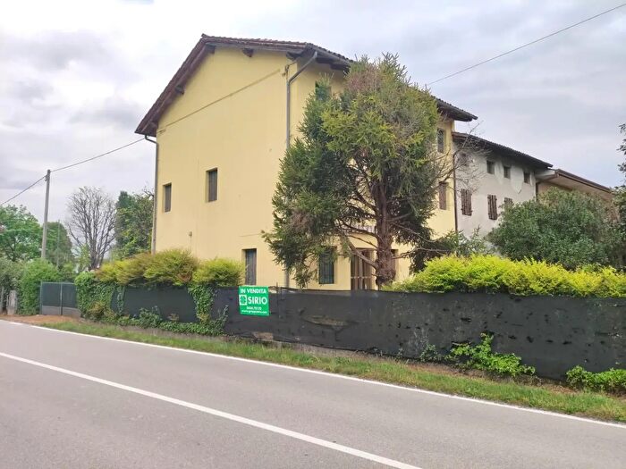 Casa con 6 locali in vendita in Sacile
