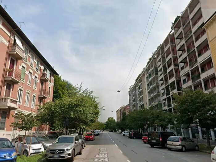 Appartamento trilocale in affitto in Via Gran San Bernardo, Milano