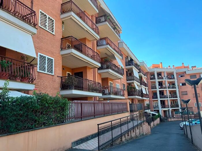 Appartamento bilocale in vendita in Via dei Tani, Roma