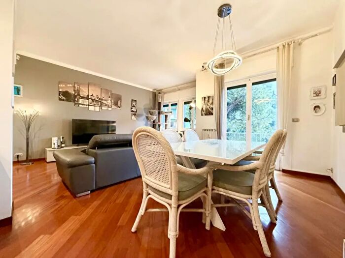 Appartamento quadrilocale in vendita in Via Steno, Genova