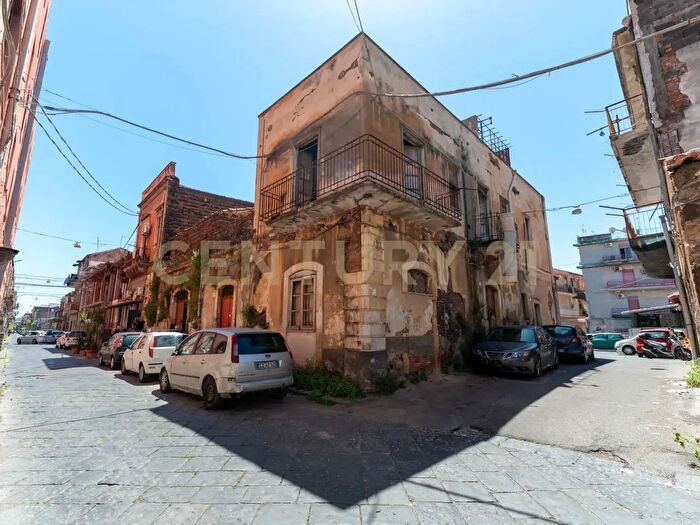 Casa trilocale in vendita in Via delle Calcare, Catania