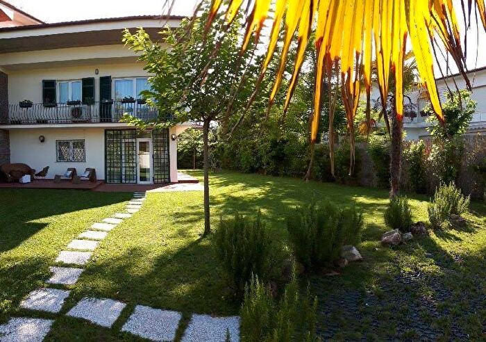 Casa con 6 locali in affitto in Via donati, Vittoria Apuana, Forte dei Marmi