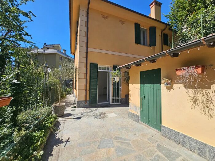 Casa con 6 locali in vendita in Via Rusca, Savona