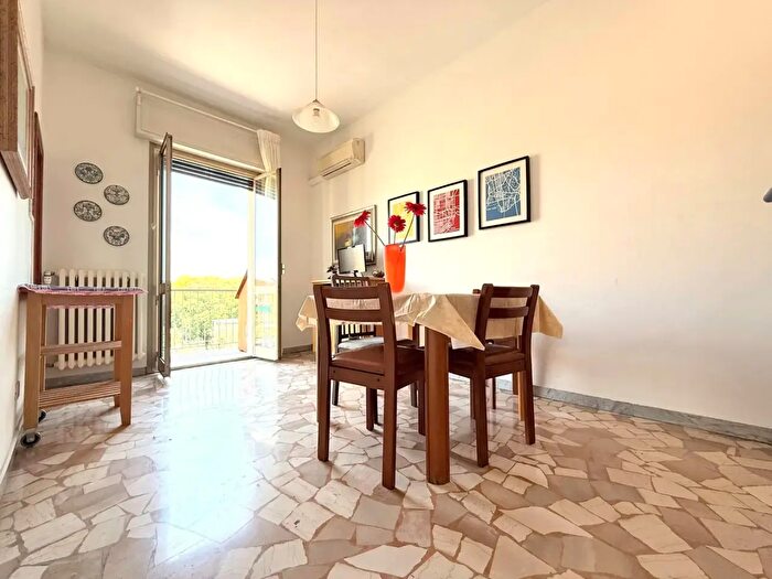 Appartamento trilocale in vendita in Via del Battiferro, Bologna