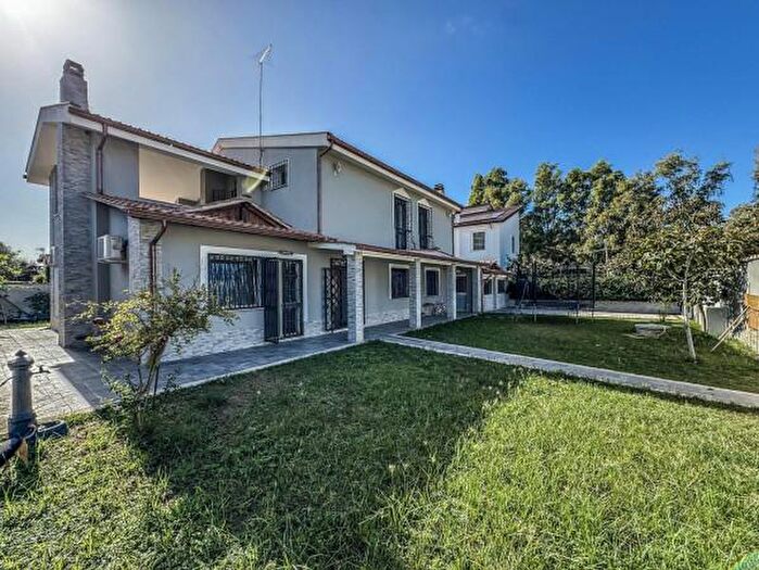 Casa con 6 locali in vendita in Via Castelfondo, Roma