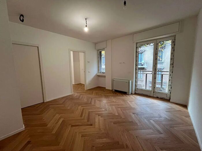 Appartamento trilocale in vendita in Via Macchi, Milano