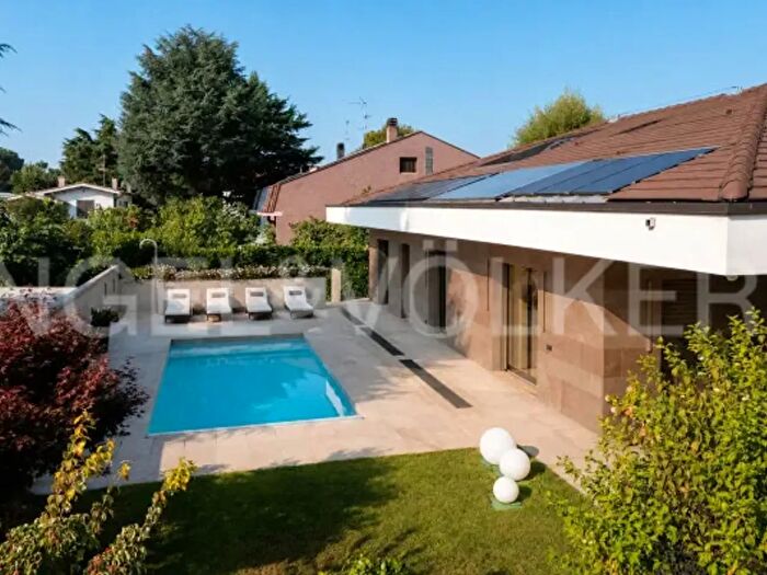 Casa con 6 locali in vendita in Via Fratelli Rosselli, Trezzano Sul Naviglio
