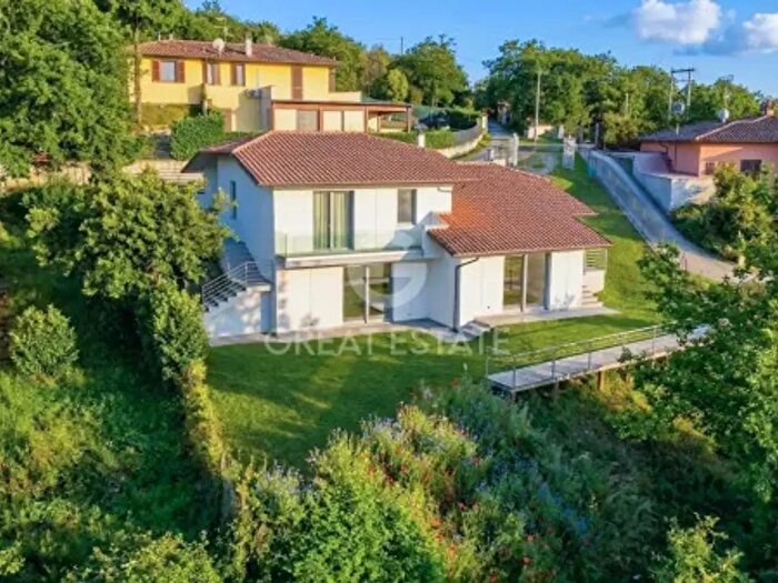 Casa con 6 locali in vendita in Strada del Carrato, Magione